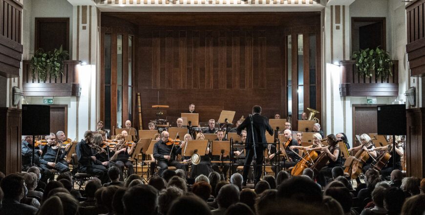 W najbliższy piątek (14 stycznia) o godz. 18.00 w Filharmonii Zabrzańskiej zabrzmi karnawałowy koncert w wykonaniu najlepszego polskiego klarnecisty oraz orkiestry symfonicznej. Z myślą o melomanach filharmonicy wykonają fantazje na tematy z oper Giuseppe Verdiego, jak również wyśmienite, operowe uwertury Verdiego i Rossiniego.