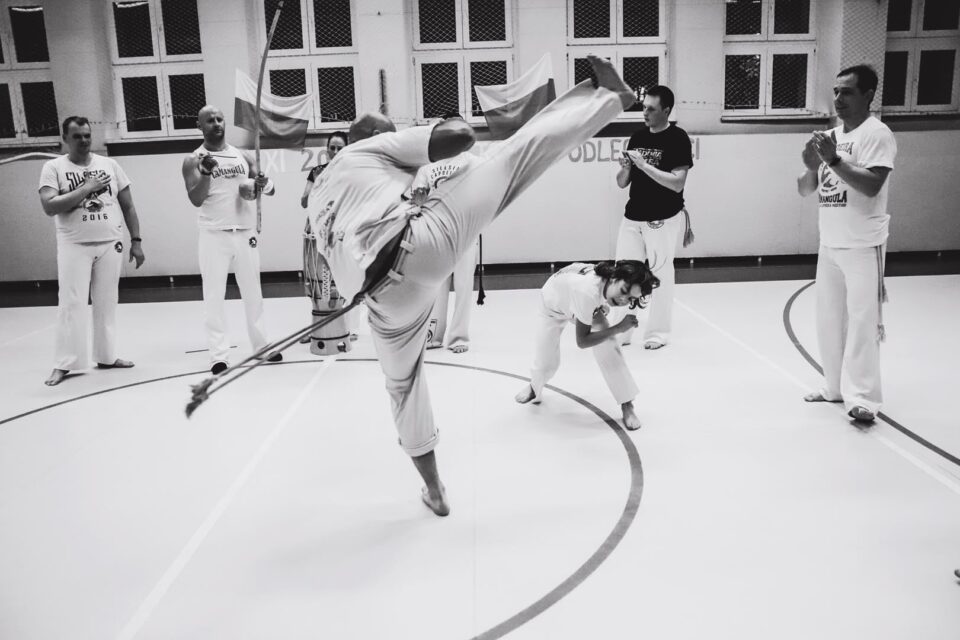 Capoeira Camangula Zabrze zaprasza na zajęcia ruchowe z elementami brazylijskiej sztuki walki capoeira. Przez całe ferie zimowe treningi odbywające się w ZSO nr 5 w Zabrzu na ul. Piłsudskiego 2 będą bezpłatne.