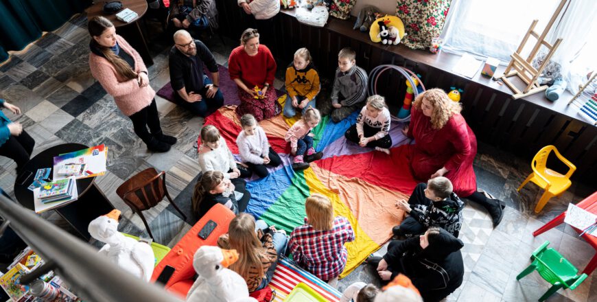 Animatorzy, tłumacze, atrakcje dla dzieci oraz poczęstunek. W zabrzańskim Teatrze Nowym rozpoczęła dziś działalność świetlica dla najmłodszych uchodźców z Ukrainy. Pomysłodawcą przedsięwzięcia jest Stowarzyszenie Przyjaciół Teatru Nowego w Zabrzu „Z Kulturą.”