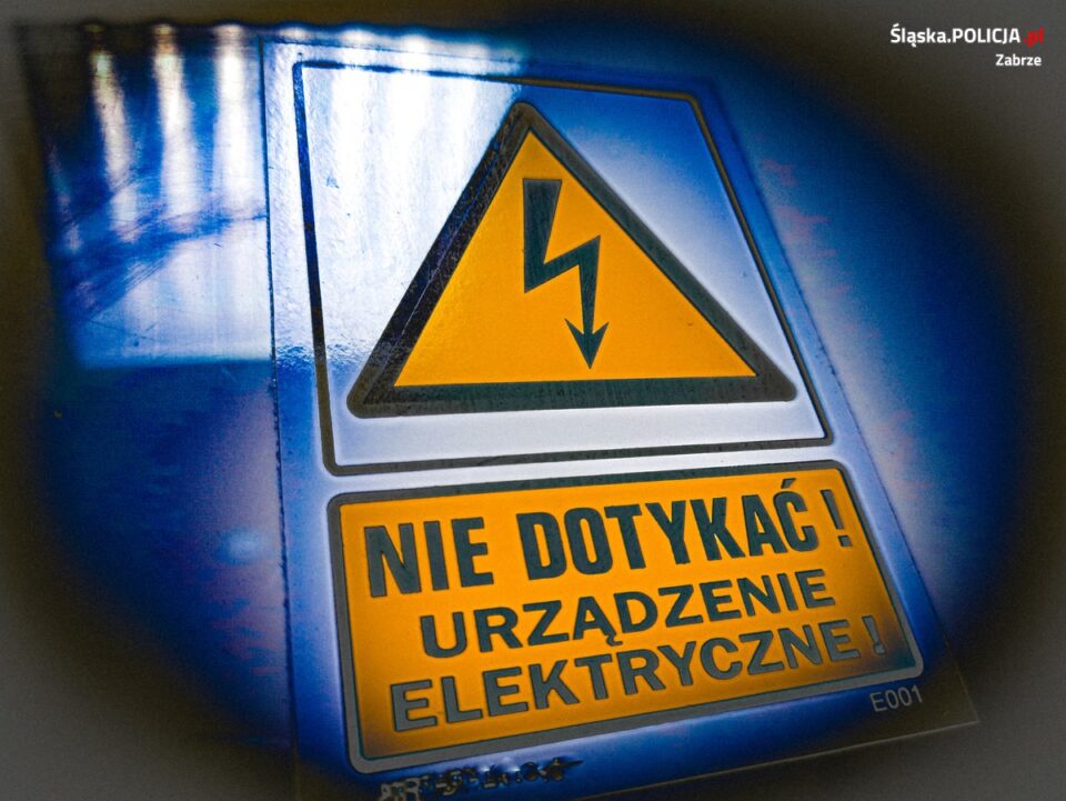 Trzy nielegalne podłączenie do prądu na ulicach Sienkiewicza, Górnośląskiej oraz Bohaterów Warszawskich ujawnili zabrzańscy policjanci. Mieszkańcom, którzy kradli prąd grożą bardzo wysokie grzywny, a nawet kara więzienia.