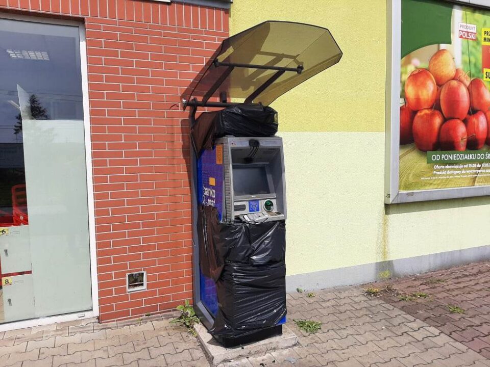 To już nie pierwsza próba splądrowania bankomatu przy ul. Wolności 480 (Zaborze Północ). Tym razem złodzieje próbowali dobrać się do gotówki w minio ny wtorek.