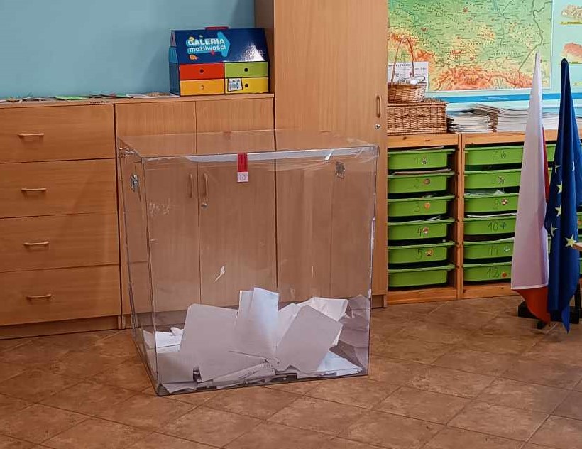 Podobnie jak w całym kraju, również w Zabrzu w niektórych komisjach wyborczych padają pytania o wydanie karty referendalnej. Takie sygnały otrzymaliśmy od mieszkańców Mikulczyc.