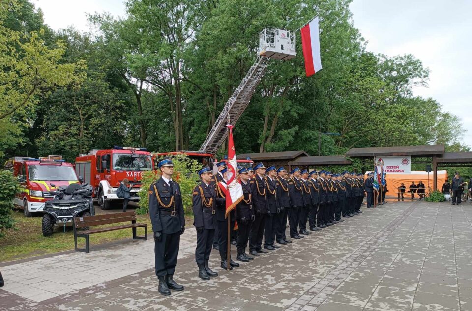 Awanse i odznaczenia zostały wręczone strażakom w środę (22 maja) podczas miejskich obchodów Dnia Strażaka w Zabrzu, które odbyły się w w Parku im. Poległych Bohaterów (Parku Dubiela).