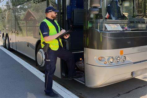 Policjanci z Zabrza, podobnie jak w całej Polsce, wychodzą naprzeciw potrzebom organizatorów letniego wypoczynku