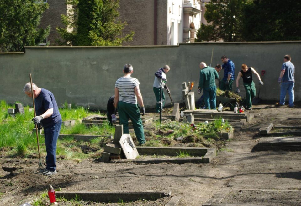 Już w sobotę, 10 sierpnia grupa społeczników z naszego miasta organizuje akcję sprzątania Starego Cmentarza przy parafii św. Andrzeja w Zabrzu. Udział w tych porządkach mogą wziąć wszyscy chętni.