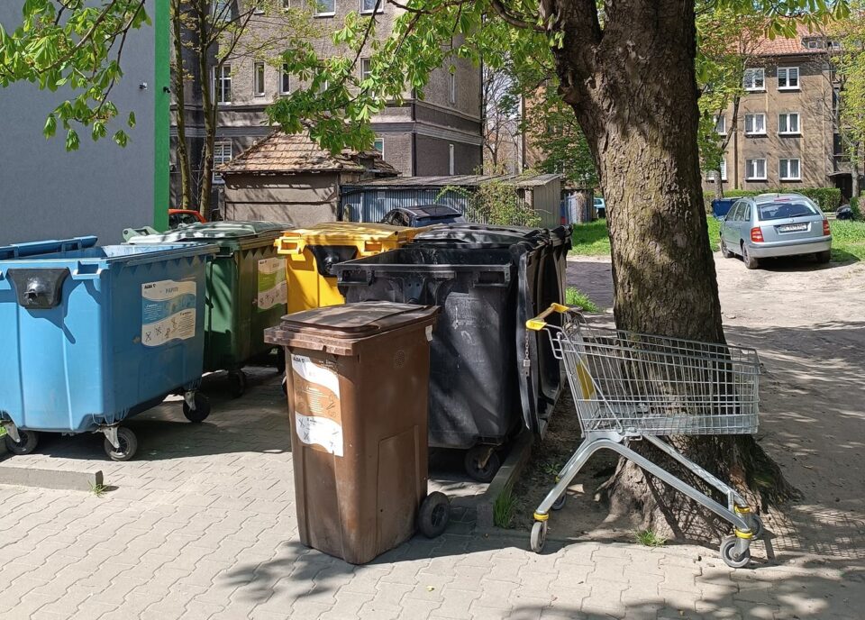 Podwyższono opłaty za wodę, a także za czynsze w mieszkaniach komunalnych i socjalnych na terenie Zabrza. Teraz czas na wyższe opłaty za wywóz śmieci. Nowa stawka to 39 zł od osoby miesięcznie, a dotychczas wynosiła ona 33 zł.