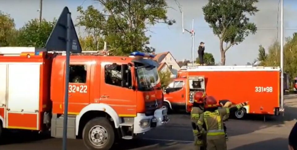 Nadal trwa dogaszenie pożaru, który wybuchł w sobotę, 7 września przed godz. 13.00 w dzielnicy Zaborze Południe. Chociaż udało się opanować rozprzestrzeniający się ogień, to wciąż trwa akcja gaśnicza na składowisku odpadów. Ulica Skargi w Zabrzu na jednym odcinku jest całkowicie zamknięta.