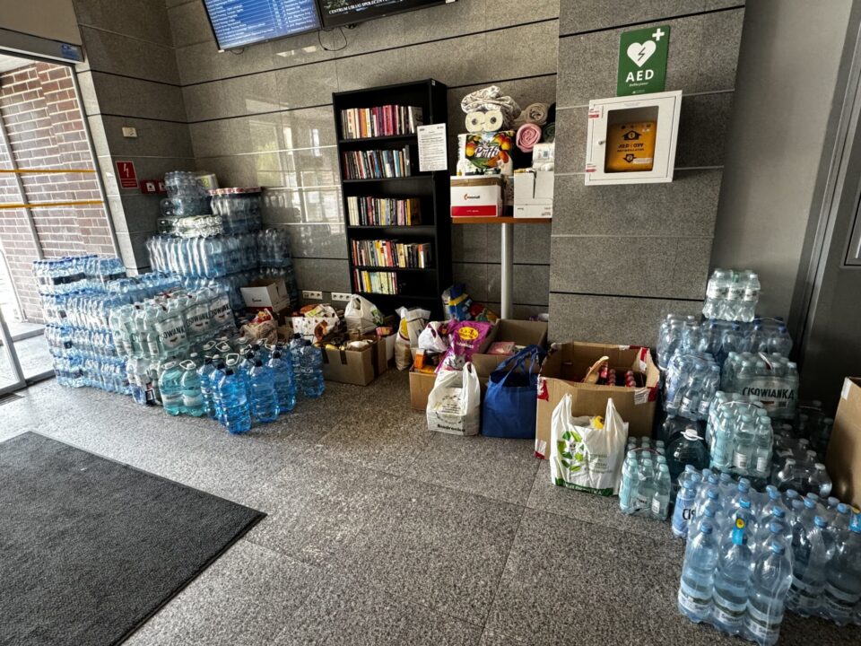 Butelkowana woda pitna, żywność o długim terminie ważności, środki czystości i higieny osobistej, środki opatrunkowe oraz karma dla zwierząt. Zbiórka takich produktów dla poszkodowanych w powodziach została zorganizowana przez Urząd Miejski w Zabrzu.