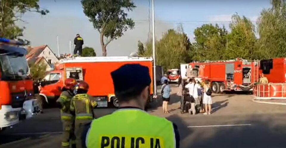 Na miejscu jest jeszcze 14 jednostek straży pożarnej i ponad 50 strażaków. Poczynając od soboty, przed godz. 13.00 aż do dziś trwa akcja gaszenia pożaru na składowisku odpadów w dzielnicy Zaborze Południe. O godz. 9.00 nastąpiła rotacja strażaków i kolejna odprawa.