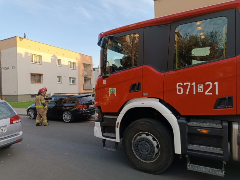 Rodzina nie umiała się z nim skontaktować od dłuższego czasu. Dlatego do mieszkania 70 letniego lokatora z ul. Leszczynowej w Zabrzu (Zaborze Północ) konieczne było siłowe wejście. W środku mundurowi znaleźli jego zwłoki.