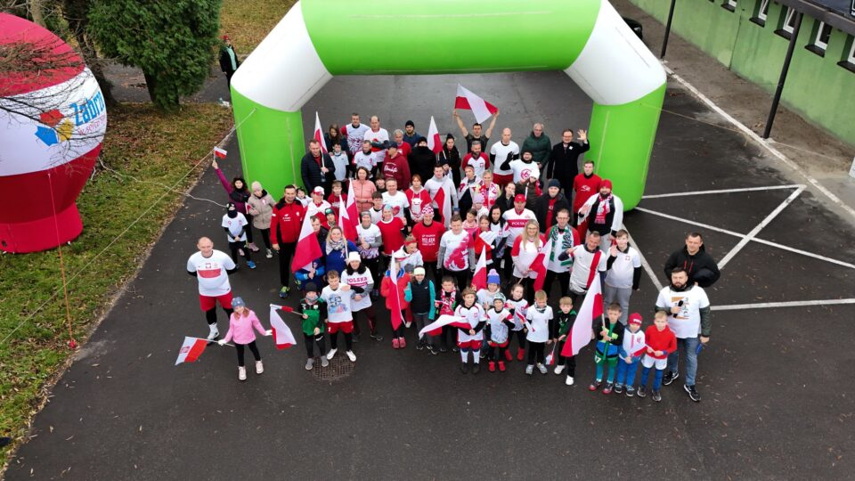 Na dwóch trasach - 1,2 km lub 5 km, z pamiątkowymi medalami i oczywiście wieloma dodatkowymi atrakcjami takimi jak malowanie biało-czerwonych flag na twarzach, pieczenie kiełbasek na ognisku przy patriotycznej muzyce. Już w niedzielę (10 listopada) odbędzie się Bieg Niepodległości Zaborze Północ, którego jednym z  partnerów medialnych jest portal Zabrze24.info.