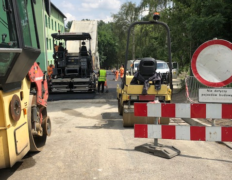 Miejski Zarząd Dróg w Zabrzu informuje o utrudnieniach związanych z wymianą nawierzchni i przebudową. Od dziś (26 maja) prace ruszyły na ul. Opawskiej i DTŚ. Dwa dni później rozpoczną się na ul. Makoszowskiej.