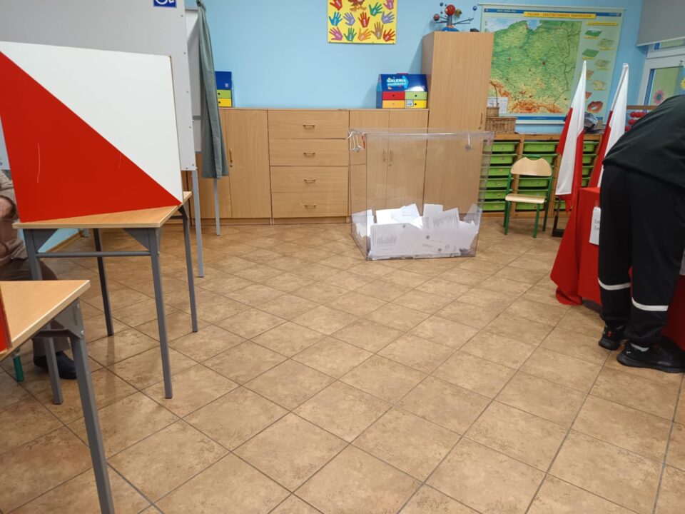 W Wyborach Prezydenckich 2025 policzono już wyniki z ponad 99 proc. komisji. 18 maja najwięcej głosów zdobył Rafał Trzaskowski, a zaraz po nim Kamil Nawrocki i to oni będą rywalizować o najwyższy urząd w państwie już 1 czerwca.