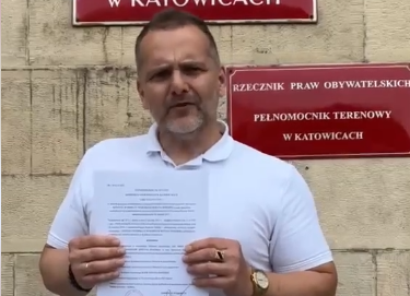 Jeszcze kilka dni temu testował i oceniał kebab Lukasa Podolskiego, a dziś ogłosił swój start w przedterminowych wyborach na prezydenta Zabrza. Miejski radny PiS jako pierwszy zarejestrował swój komitet wyborczy.