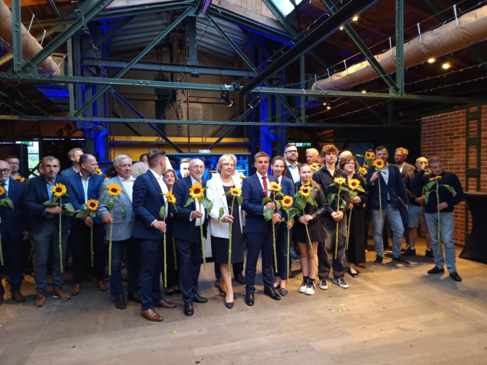 W zabrzańskim Szybie Maciej, kandydat Komitetu Małgorzaty Mańki-Szulik - Rafała Kobos zaprezentował się w poniedziałek (16 czerwca), oficjalnie ogłaszając swój start w przedterminowych wyborach na prezydenta Zabrza, które odbędą się 10 sierpnia. Wystąpienie Kobosa poprzedzone było przemową byłej prezydent Zabrza, Małgorzaty Mańki-Szulik. Obejrzyjcie wideo