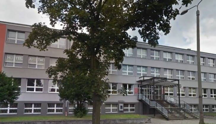 Ważą się losy Zespołu Szkół nr 17 w Zabrzu, jej likwidacji i przyłączeniu do Zabrzańskiego Centrum Kształcenia Ogólnego i Zawodowego. Jeśli zapadnie taka decyzja to uczniowie i nauczyciele zostaną w tym samym budynku, tylko pod szyldem innej szkoły, jednak pracę może stracić część pracowników administracyjnych i technicznych.