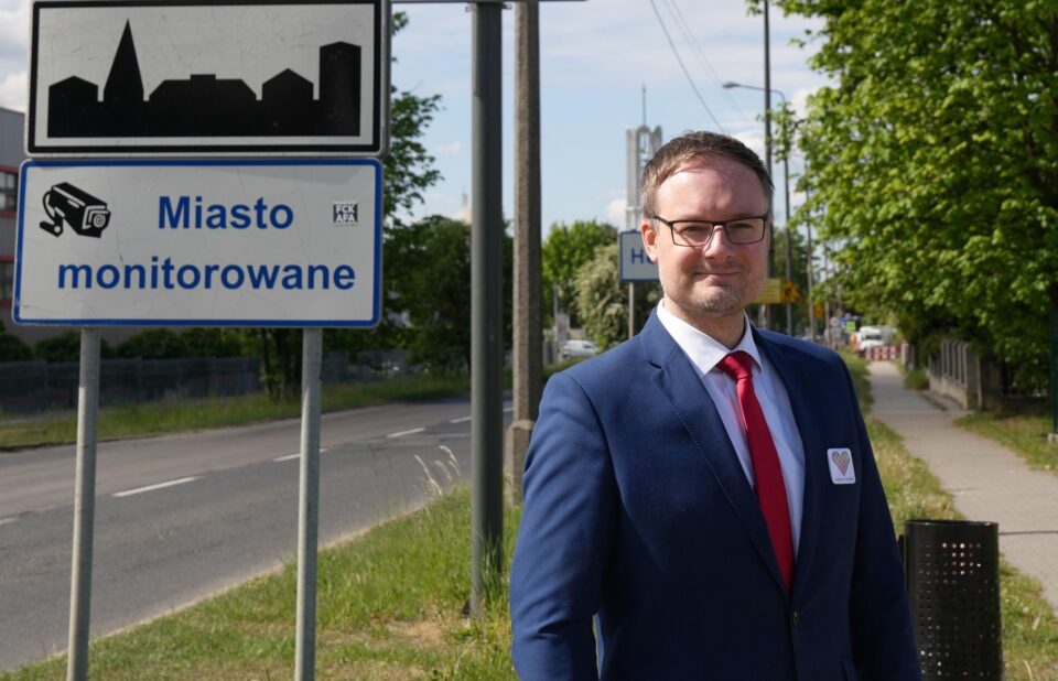 Nowoczesne, dwupunktowe, energooszczędne oświetlenie LED chce wprowadzić na najbardziej niebezpiecznych przejściach dla pieszych w naszym mieście Kamil Żbikowski z Lepszego Zabrza. I chociaż nie ogłosił on jeszcze swojego oficjalnego startu w przedterminowych wyborach prezydenckich, to wygląda na to, że to jeden z priorytetów w jego programie wyborczym.
