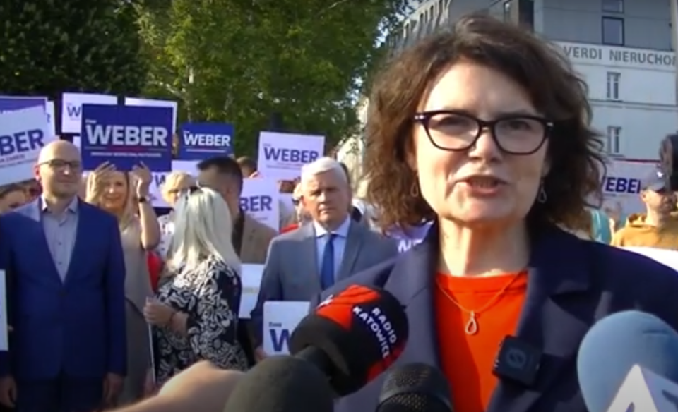 Pełniącą obowiązki prezydent Zabrza Ewa Weber ogłosiła w czwartek (12 czerwca) swój start w przedterminowych wyborach na prezydenta miasta, które odbędą się 10 sierpnia. Na pytanie dziennikarza Zabrze24.info, czy w przypadku jej ewentualnego zwycięstwa, do Ratusza wróci Agnieszka Rupniewska jako zastępca prezydenta, Weber zadeklarowała, że odwołana w referendum 11 maja prezydent nie będzie ani pierwszym, ani drugim ani trzecim wiceprezydentem. Obejrzyjcie wideo