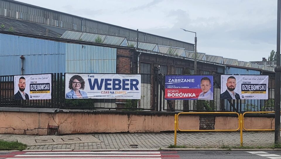 Już 10 sierpnia 2025 roku mieszkańcy Zabrza wybiorą nowego prezydenta miasta. Przedterminowe wybory są efektem majowego referendum, w którym odwołano Agnieszkę Rupniewską. Kampania wyborcza osiągnęła punkt kulminacyjny – do miasta przyjeżdżają liderzy ogólnopolskich partii, a sytuacja polityczna nabiera tempa. Sprawdziliśmy, jak rozkładają się szanse kandydatów, korzystając z opinii eksperta, symulacji AI (ChatGPT) oraz lokalnych analiz.