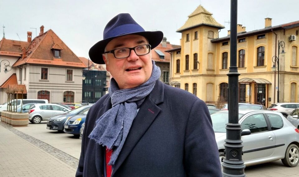 No i zaczęło się walenie po jajach. Co się z nami dzieje? Dlaczego kampania wyborcza musi być tak brutalna? W sztabach pracują osoby od najbardziej obrzydliwej, czarnej roboty. Nie dajmy się zwariować. Ani Ewa Weber nie jest z Gliwic i nie jest kibicem Piasta, ani Kamil Żbikowski nie jest z PiS-u. Cóż to za bzdury?