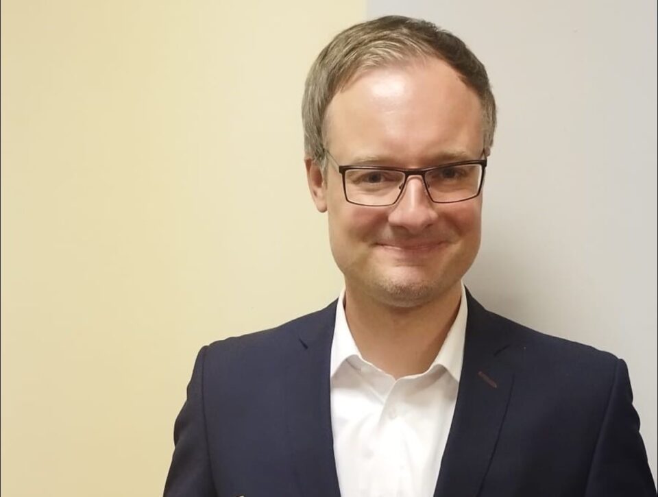 To był bardzo nerwowy wieczór wyborczy w Zabrzu z wciąż zmieniającą się przewagą każdego z dwóch kandydatów, którzy rywalizowali w wyścigu o fotel prezydenta miasta. Kamil Żbikowski ostatecznie wygrał z Ewą Weber przewagą 106 głosów.