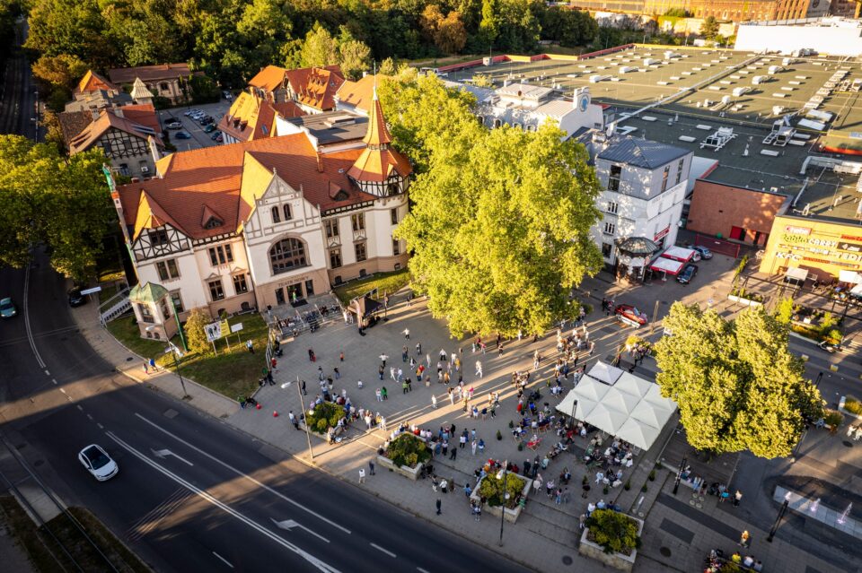 Już 31 sierpnia Plac Teatralny zamieni się w wielki parkiet taneczny, na którym mieszkańcy będą mogli wspólnie pożegnać wakacje. Organizatorzy zapowiadają niezapomniany wieczór pełen muzyki, tańca i radosnej atmosfery.