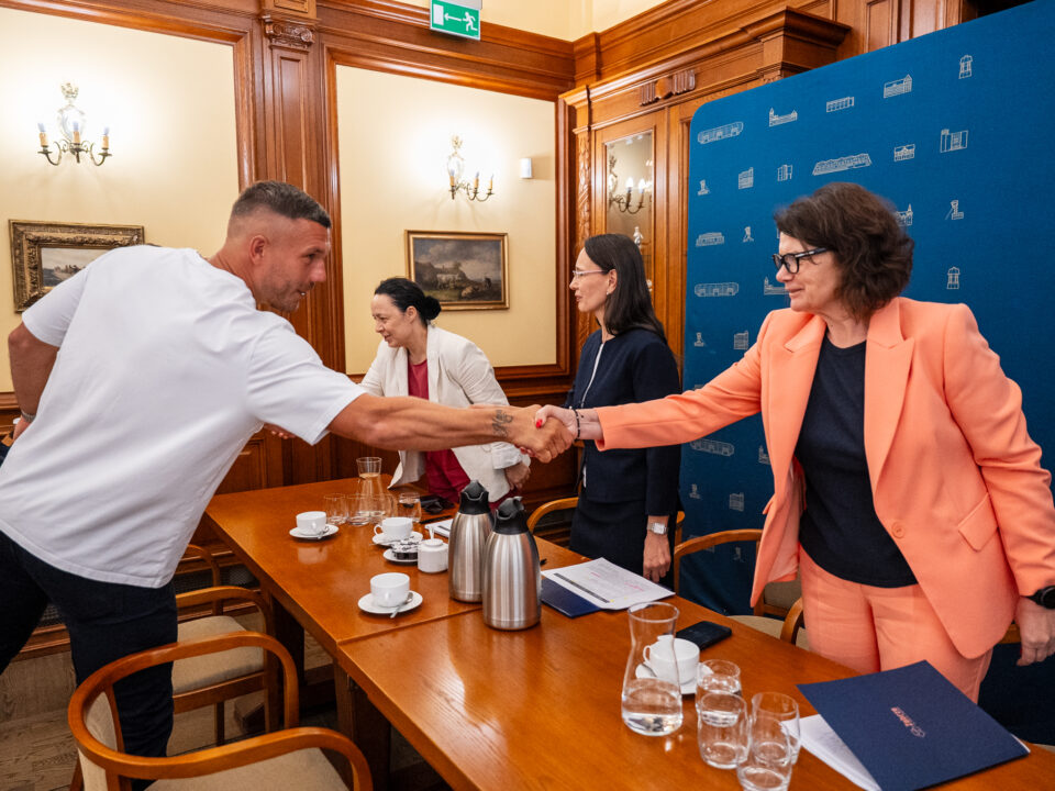 W środę (13 sierpnia) w zabrzańskim Ratuszu odbył się kolejny etap negocjacji w sprawie prywatyzacji Górnik Zabrze S.A. Było to spotkanie Lukasa Podolskiego z przedstawicielami miasta.