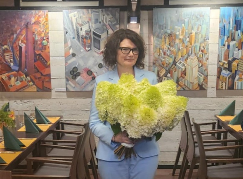 Pełniąca obowiązki prezydenta Zabrza - Ewa Weber osiągnęła miażdżące zwycięstwo w przedterminowych wyborach prezydenckich. Zajęła pierwsze miejsce z poparciem prawie 40 proc. mieszkańców Zabrza. Na drugim miejscu z wynikiem nieco ponad 16 proc. uplasował się Kamil Żbikowski. Efekt? 24 sierpnia, w II turze wyborów będzie musiał zmierzyć się z pełniącą obowiązki prezydenta Zabrza.