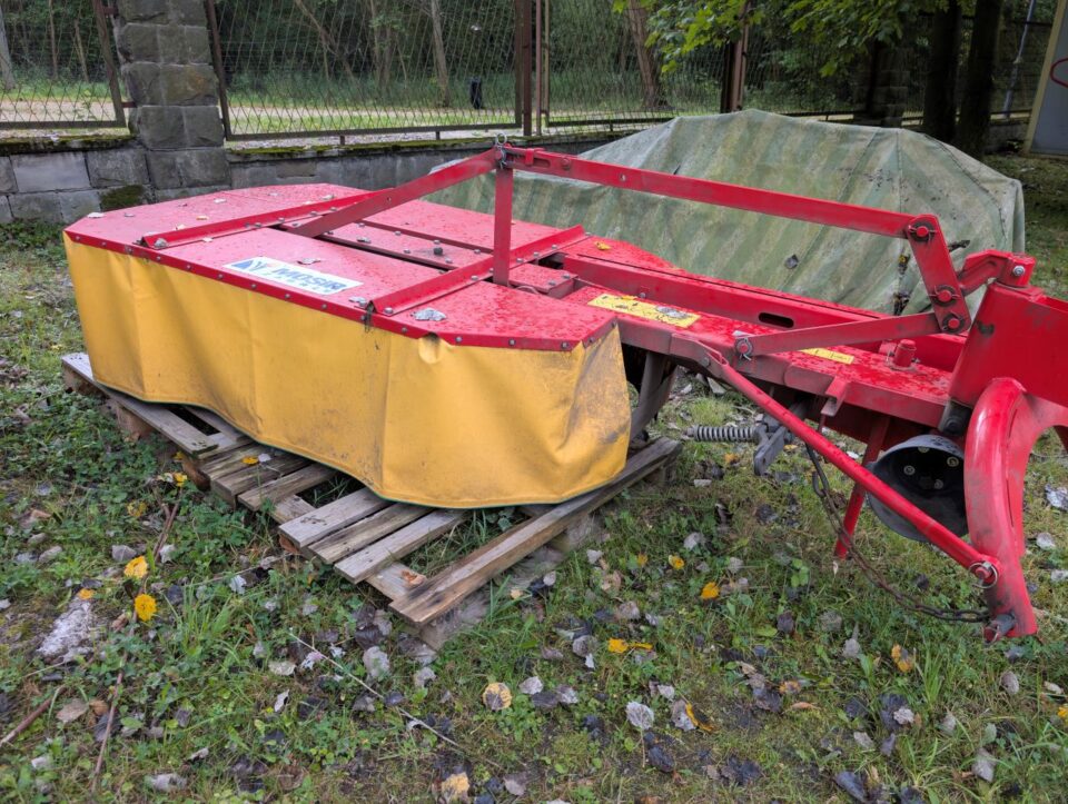 Miejski Ośrodek Sportu i Rekreacji w Zabrzu ogłosił sprzedaż maszyn, urządzeń oraz samochodu osobowego. To świetna okazja dla osób szukających sprawdzonego sprzętu w atrakcyjnej cenie. W ofercie znalazł się m.in. samochód Renault Kangoo z 2002 roku, którego cena minimalna wynosi jedynie 1100 zł.