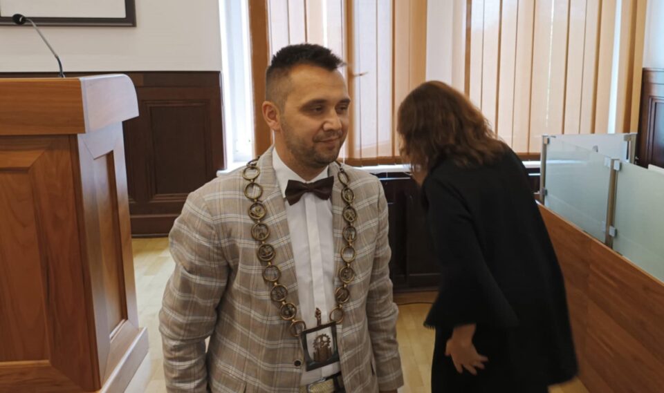 Grzegorz Olejniczak, przewodniczący Rady Miasta Zabrze i wieloletni radny Platformy Obywatelskiej, objął stanowisko zastępcy kierownika ds. marketingu w Stadionie Śląskim. Informacja o wynikach rekrutacji pojawiła się w Biuletynie Informacji Publicznej Stadionu Śląskiego.