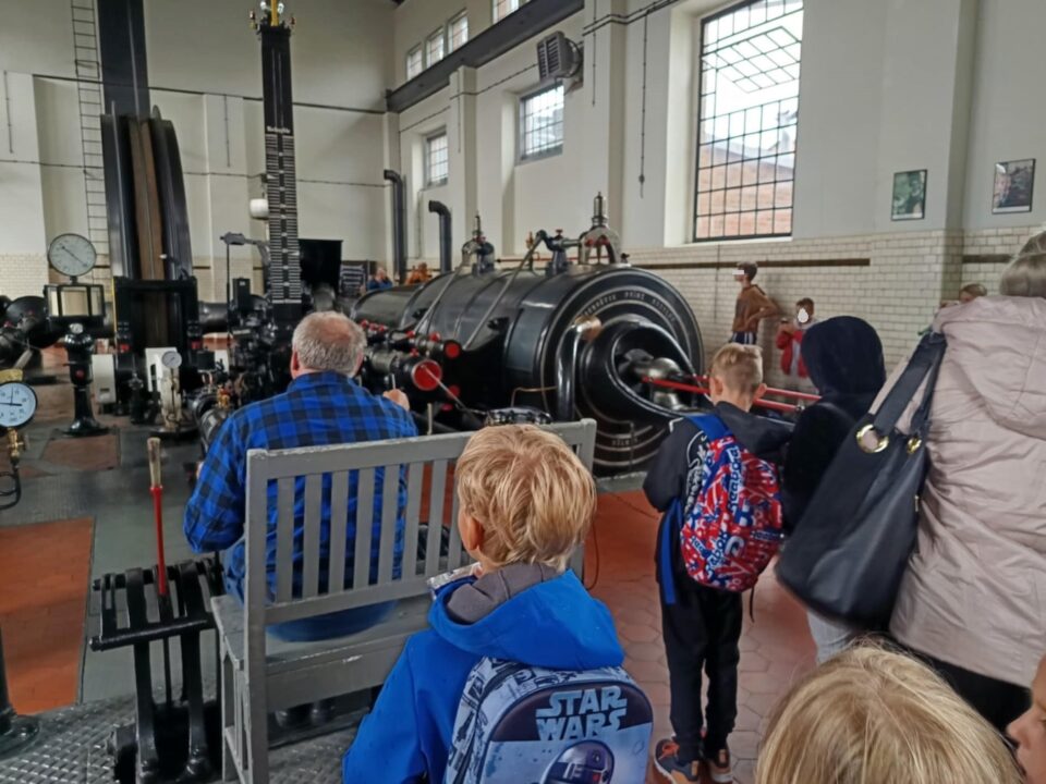 Zabrze w ostatnim tygodniu września tętni życiem! Mieszkańcy i goście miasta mogą liczyć na intensywną dawkę kultury, rozrywki i aktywności dla całych rodzin. W programie znajdziemy spektakle teatralne, koncerty, seanse filmowe, warsztaty, a także wydarzenia sportowe i integracyjne. Przygotowaliśmy szczegółowy przewodnik po wydarzeniach w Zabrzu na dni 21–28 września 2025.