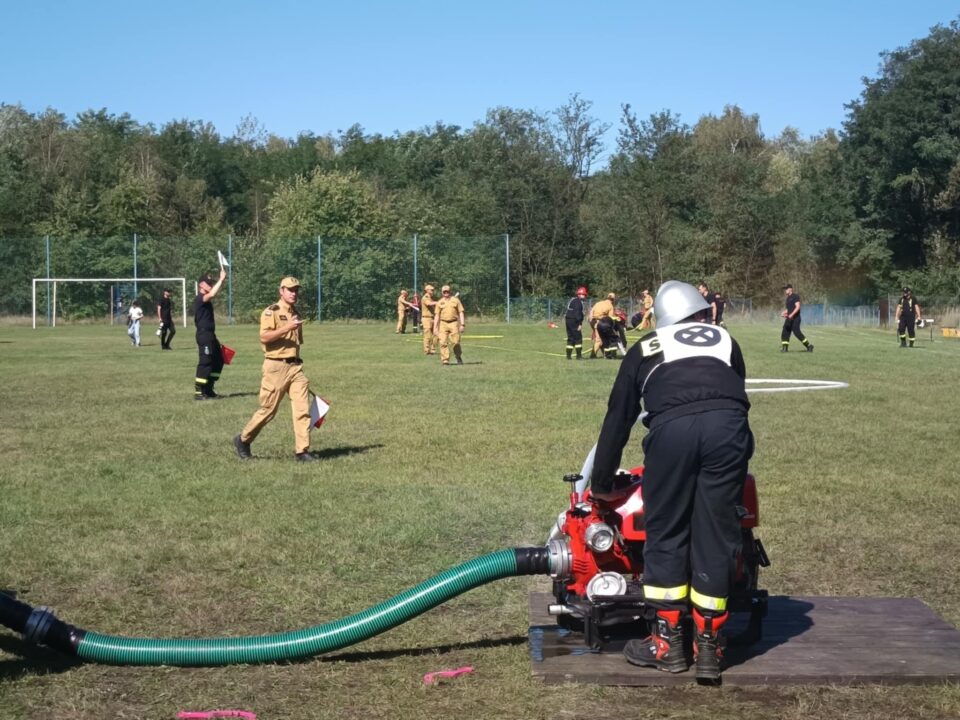 W sobotę (20 września) na boisku Quo Vadis w Zabrzu Makoszowach odbyły się Miejskiej Zawody Sportowo-Pożarnicze, w których rywalizowały jednostki Ochotniczych Straży Pożarnych (OSP) i Młodzieżowych Drużyn Pożarniczych (MDP) z naszego miasta. Obejrzyjcie wideo