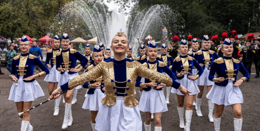 Zabrze szykuje się na wielkie wydarzenie! W dniach 26–28 września odbędzie się Święto Miasta Zabrze, czyli trzy dni pełne muzyki, sportu, rodzinnych atrakcji i wspólnego świętowania. Organizatorzy zapowiadają bogaty program – od biegów dla najmłodszych, przez koncerty i pikniki, aż po uroczystą mszę świętą i spacery po dzielnicach miasta.