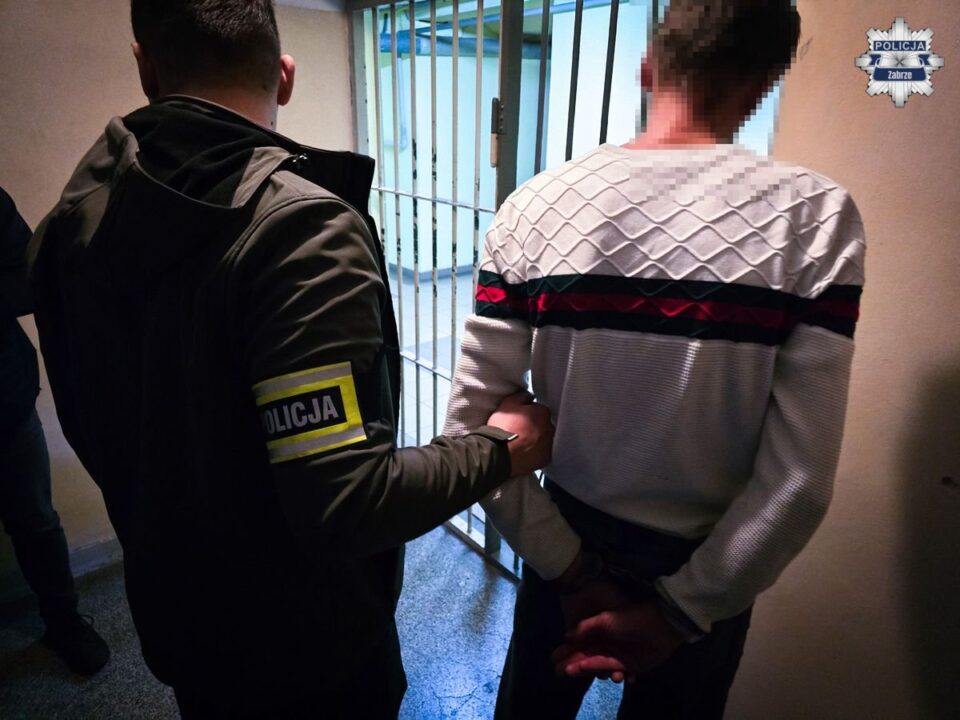 W minioną środę, tuż po godzinie 11:00, w jednym ze sklepów przy Placu Teatralnym w Zabrzu doszło do kradzieży perfum o wartości 300 złotych. Sprawcą okazał się 53-letni obywatel Łotwy, który został ujęty na gorącym uczynku i przekazany policjantom z II Komisariatu. Mężczyzna trafił bezpośrednio do policyjnego aresztu, gdzie usłyszał zarzut kradzieży.