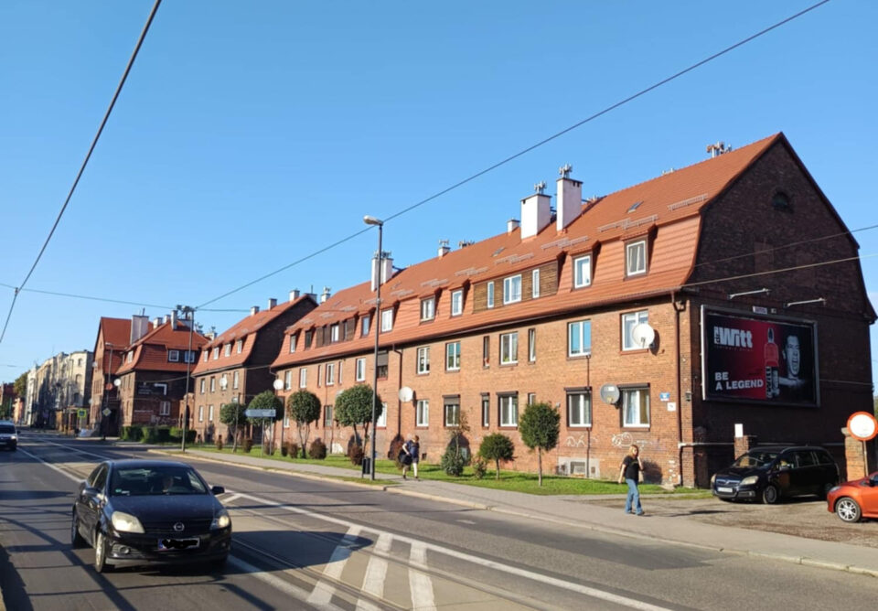 Kierowcy poruszający się po Zabrzu muszą przygotować się na utrudnienia drogowe. Firma ZIR – W. Sylwestrzak i Spółka Sp. J. poinformowała, że w sobotę, 4 października 2025 roku, na skrzyżowaniu ulic 3 Maja i Makoszowskiej prowadzone będą prace związane z odtworzeniem pętli indukcyjnych.