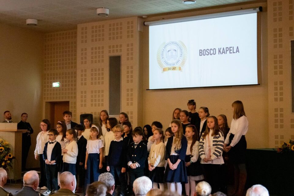 Już 21 listopada o godz. 17:00 w Salezjańskim Zespole Szkół Publicznych im. św. Dominika Savio w Zabrzu odbędzie się wyjątkowe wydarzenie inaugurujące akcję „Salezjanka gra z sercem”. To właśnie podczas corocznego koncertu „Cecylka”, jednej z najważniejszych imprez muzycznych w kalendarzu szkoły, rozpocznie się zbiórka publiczna na zakup defibrylatora AED.