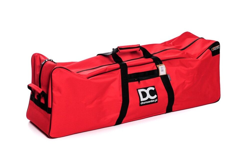 Fotografia to dla wielu coś więcej niż tylko hobby — to sposób patrzenia na świat. Ale nawet najlepsze oko nie wystarczy, jeśli sprzęt zawiedzie w kluczowym momencie. Statyw to jeden z tych elementów, który często ratuje ujęcie, gdy trzeba zadbać o idealną stabilność. Tyle że sam statyw to nie wszystko — trzeba go jeszcze bezpiecznie przenieść. I tu wchodzi torba. Wydawać by się mogło, że to drobiazg, ale dobrze dobrana torba na statyw potrafi zrobić ogromną różnicę. Jak więc nie zgubić się wśród modeli i wybrać taki, który faktycznie będzie pasował do naszych potrzeb?