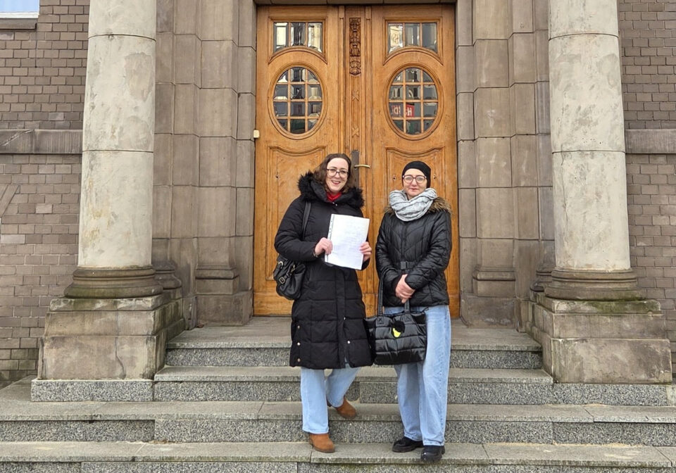 W naszym mieście znów robi się gorąco. Ta sama grupa społeczników, która w maju doprowadziła do odwołania prezydent miasta – Agnieszka Rupniewska – przechodzi do kolejnego etapu swojej aktywności obywatelskiej. Tym razem celem jest likwidacja Straży Miejskiej w Zabrzu, a działania nie kończą się na deklaracjach.