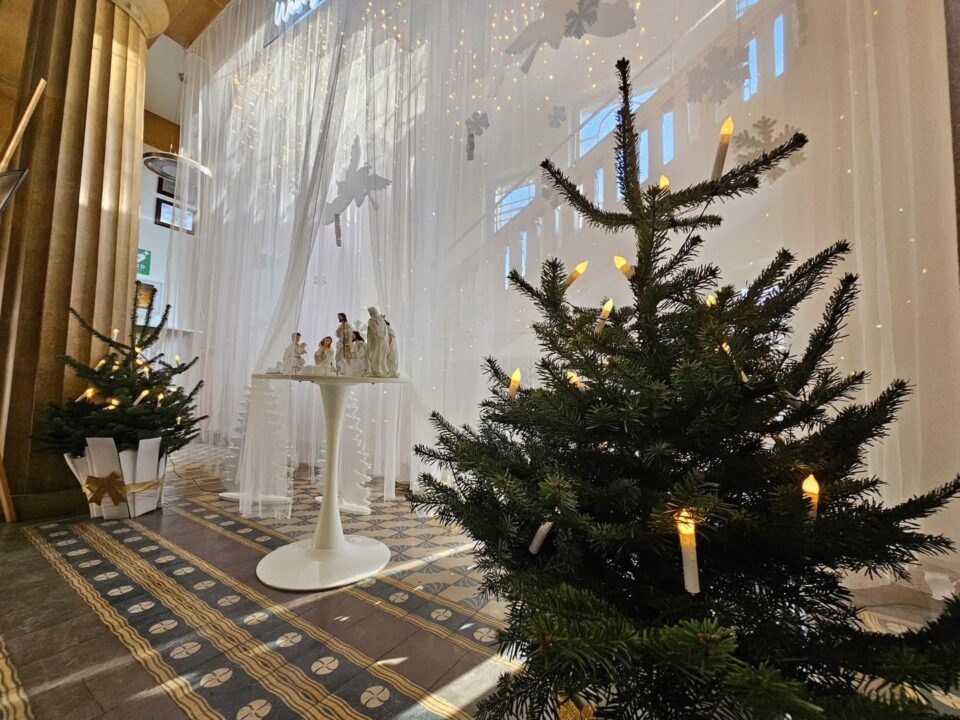 Końcówka grudnia w Zabrzu zapowiada się wyjątkowo atrakcyjnie. W tygodniu poprzedzającym Nowy Rok mieszkańcy oraz odwiedzający miasto goście będą mogli wybierać spośród licznych propozycji filmowych, teatralnych, koncertowych i religijnych. To idealny moment, aby spędzić czas w świątecznej atmosferze, korzystając z bogatej oferty lokalnych instytucji kultury. Sprawdź, co będzie się działo w Zabrzu w dniach 22–28 grudnia 2025 roku.