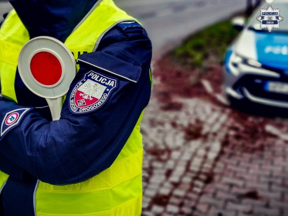 Policjanci z zabrzańskiej drogówki ponownie udowodnili, że łamanie sądowych zakazów nie pozostaje bez konsekwencji. W minioną środę (3 grudnia), zatrzymali 33 letniego kierowcę mercedesa, który – mimo obowiązującego zakazu prowadzenia pojazdów – wsiadł za kierownicę i poruszał się ulicą Heweliusza w Zabrzu. Jak ustalono, zakaz obowiązywał go aż do czerwca 2026 roku.