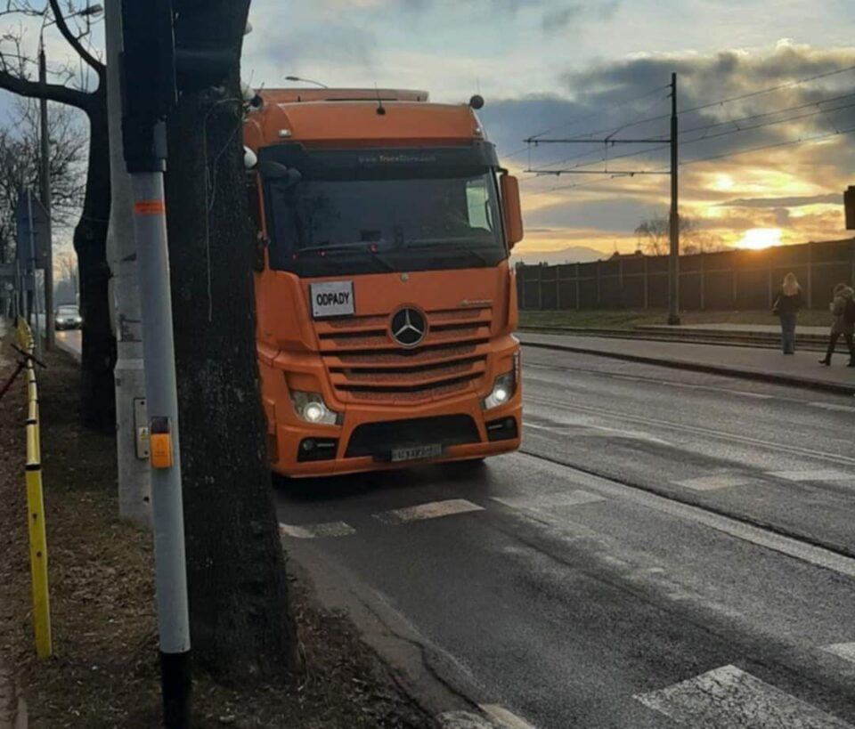 W Zabrzu ponownie rozgorzała dyskusja na temat uciążliwości odorowych, które od lat stanowią jeden z największych problemów zgłaszanych przez mieszkańców. Podczas VII posiedzenia Społecznego Zespołu ds. przeciwdziałania uciążliwości odorowej   odpowiedzialnych za emisje zapachów – FCC Śląsk i Fortum Silesia. To właśnie od tych działań zależy, czy w najbliższych latach mieszkańcy odczują realną poprawę jakości życia.