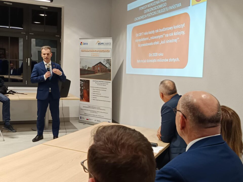 Łukasz Urbańczyk, sekretarz miasta Zabrze, został wybrany na stanowisko w Urzędzie Miasta Rudy Śląskiej. Informacja o wynikach naboru została opublikowana pod koniec listopada tego roku. Urbańczyk zwyciężył w konkursie na stanowisko głównego specjalisty ds. koordynowania projektu „Adaptacja Szybu Franciszek (…)” w Biurze Miejskiego Konserwatora Zabytków.