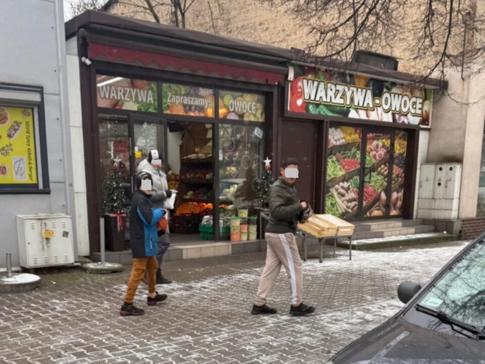 W ostatnich dniach w Zabrzu narasta napięcie, które coraz częściej przenosi się z internetowych dyskusji na ulice miasta. W zabrzańskich grupach społecznościowych obiegło wideo dokumentujące bulwersujący incydent z udziałem nastolatków i osoby narodowości romskiej. Sprawa wywołała falę komentarzy i obaw wśród mieszkańców. Czy Zabrze stoi w obliczu eskalacji konfliktu na tle narodowościowym?