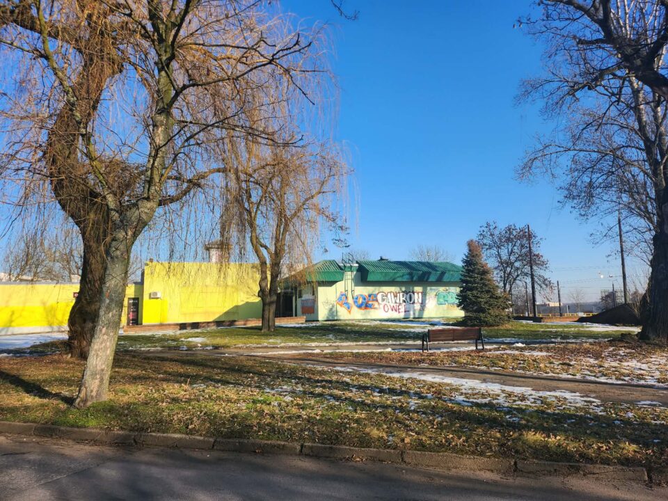 Krajobraz handlowy południowo-wschodniej części Zabrza zmienia się na naszych oczach. Przy ulicy Wolności 480 na Zaborzu Północ, w bezpośrednim sąsiedztwie Drogowej Trasy Średnicowej (DW902), ruszyła budowa nowoczesnego parku handlowego. Inwestycja realizowana przez firmę Scallier niemal w całości została skomercjalizowana jeszcze przed wbiciem pierwszej łopaty.