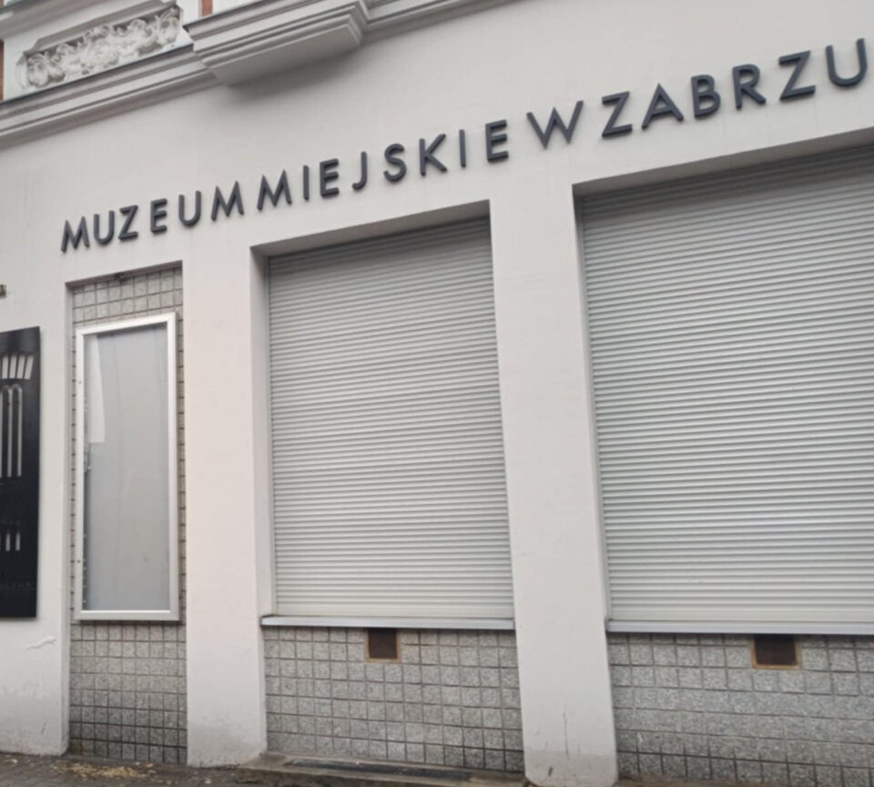 Pierwszy pełny tydzień stycznia zapowiada się w Zabrzu wyjątkowo intensywnie pod względem kulturalnym. Mieszkańcy miasta oraz goście będą mogli wybierać spośród spektakli teatralnych, seansów filmowych, koncertów, wydarzeń plenerowych i spotkań tematycznych. Sprawdziliśmy, co będzie się działo w Zabrzu od 5 do 11 stycznia 2026 roku i przygotowaliśmy praktyczny przewodnik dzień po dniu.