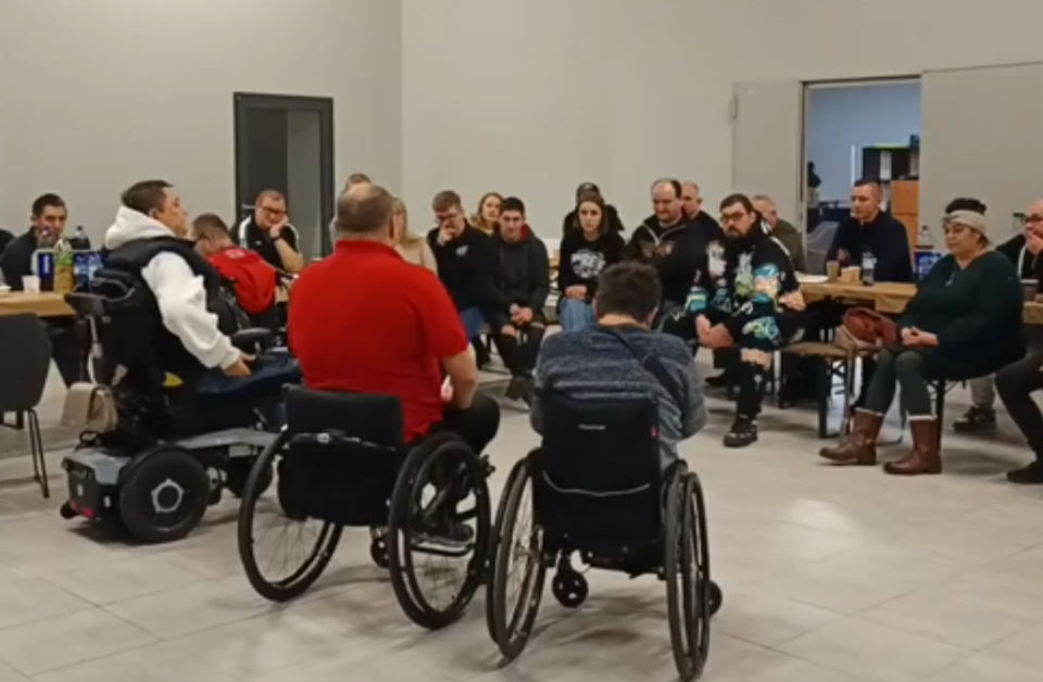 W miniony piątek (23 stycznia) Klub Kibiców Niepełnosprawnych Górnika Zabrze świętował swoje 11 urodziny w klubie ReShape Fitness przy ul. Narutowicza 1. To grupa wiernych i zaangażowanych w doping sympatyków 14 krotnego Mistrza Polski, pojawiająca się niemal na wszystkich meczach Biało Niebiesko Czerwonych.