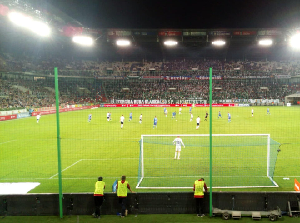 Czy luty okaże się przełomowym miesiącem dla Górnika Zabrze? Podczas poniedziałkowej sesji Rady Miasta (19 stycznia), prezydent Zabrza odniósł się do narastających pytań o harmonogram sprzedaży klubu. Mimo medialnego szumu i obaw kibiców o przedłużający się proces, Ratusz uspokaja: „Luty nadal jest realny”.