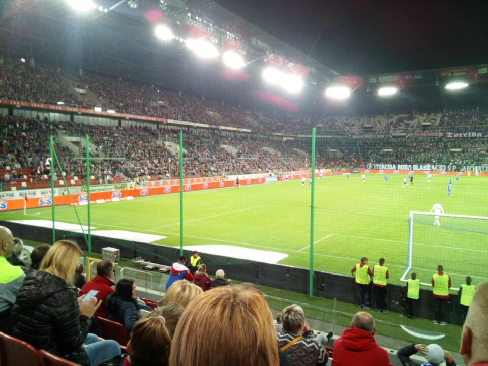 Prywatyzacja Górnika Zabrze pozostaje jednym z najważniejszych i najbardziej emocjonujących tematów w mieście. Jak podkreślił prezydent Zabrza Kamil Żbikowski podczas konferencji prasowej, sprawa budzi zrozumiałe zainteresowanie zarówno kibiców, jak i mieszkańców.