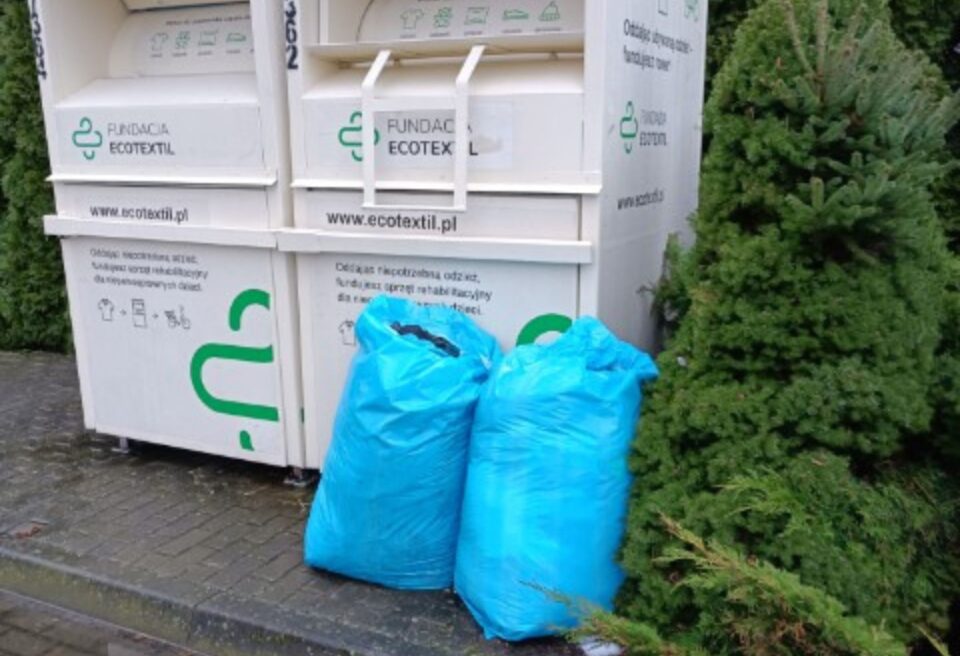 Mieszkańcy Zabrza ponownie mogą korzystać z pojemników na tekstylia przeznaczone do ponownego użytku. Na terenie całego miasta ustawiono 138 kontenerów w 104 lokalizacjach, co ma istotnie ułatwić segregację odpadów, zwłaszcza w kontekście nowej, obowiązkowej frakcji – tekstyliów.