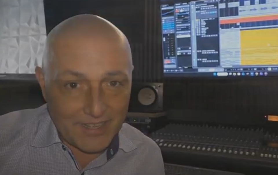 Singiel „Nikt nie zatrzyma mnie” przyniósł Rafałowi Bartnikowskiemu udany debiut na Szlagierowej Liście TVS i otworzył nowy rozdział w karierze artysty z Zabrza. Wokalista nie kryje radości z odbioru utworu, który – jak podkreśla – jest dla niego szczególnie osobisty. Zapowiada też kolejne premiery oraz wydanie pełnego albumu.